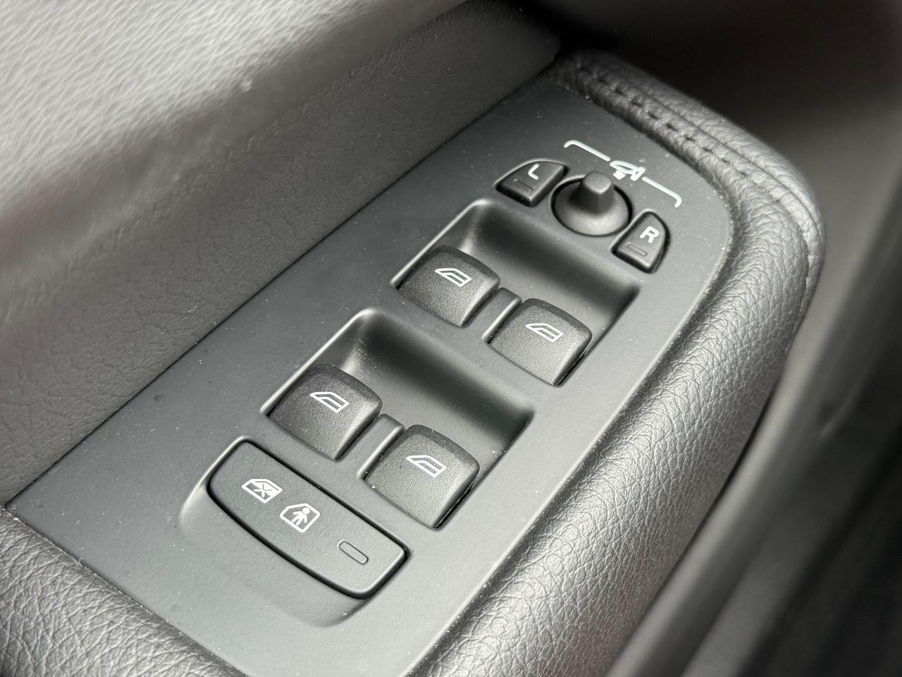 Volvo XC60 Vehicle Image 23