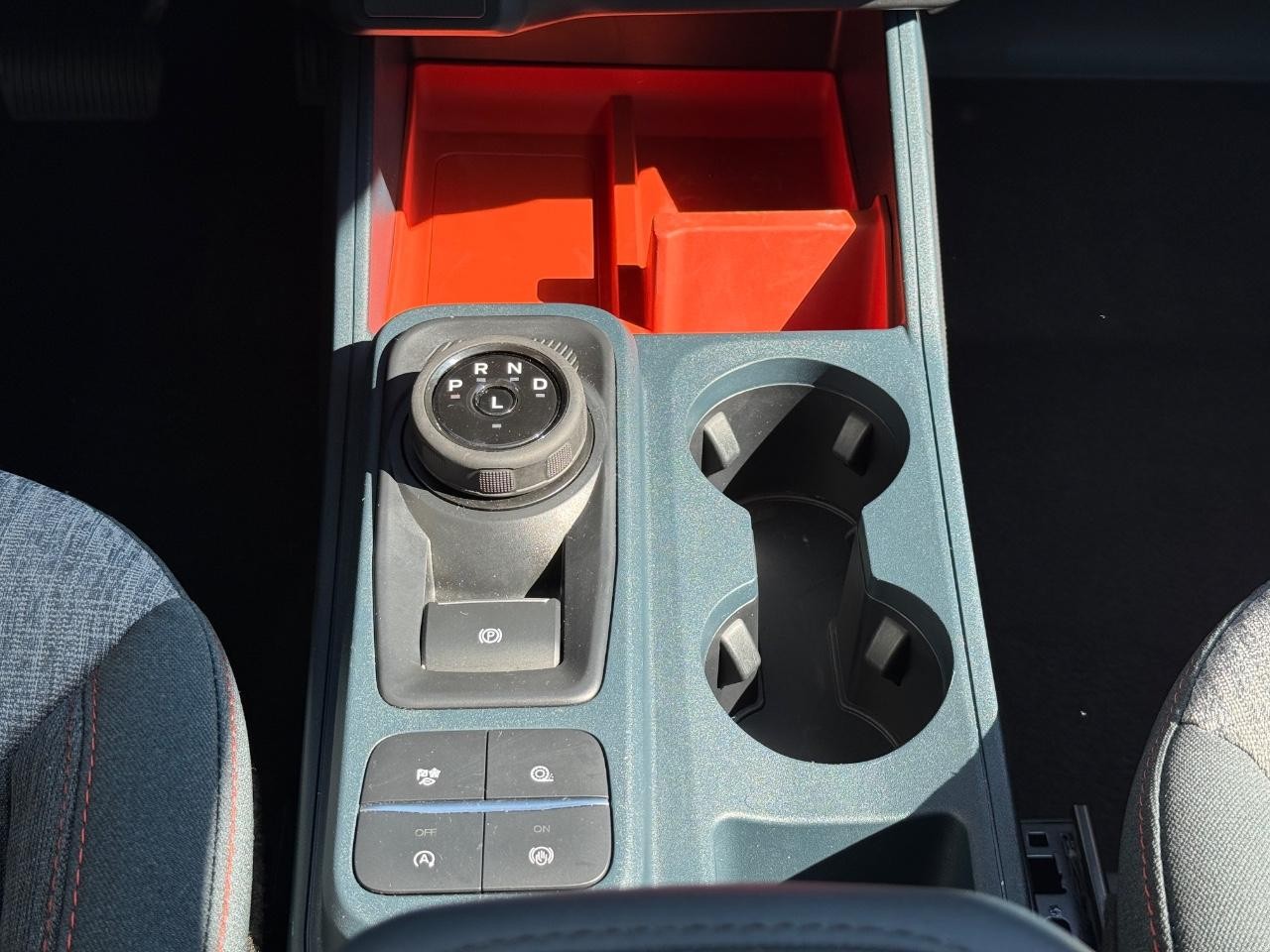 Ford Maverick Vehicle Image 12