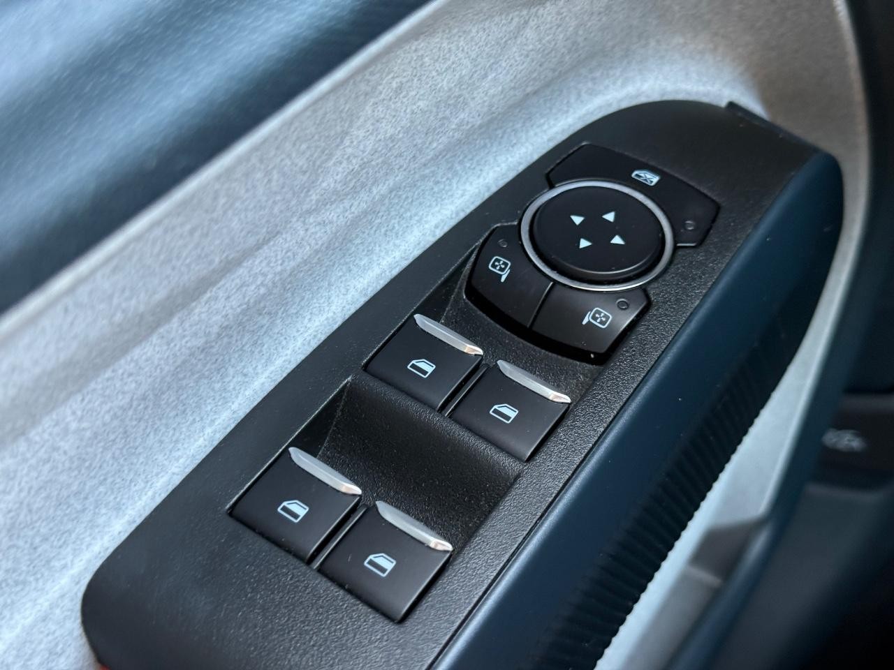 Ford Maverick Vehicle Image 18