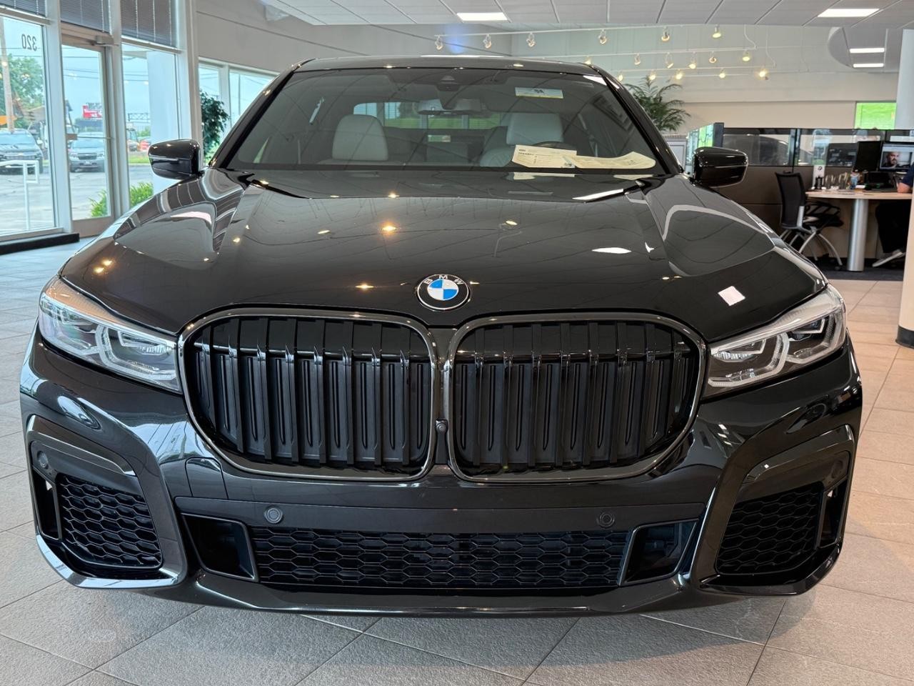 BMW 7 Series Vehicle Image 09