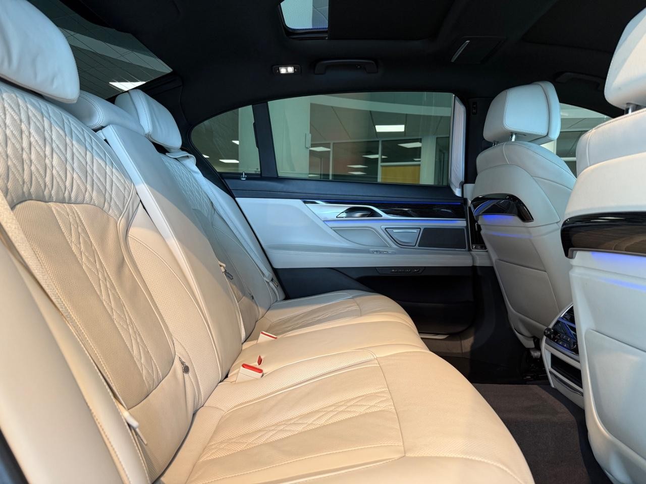 BMW 7 Series Vehicle Image 10