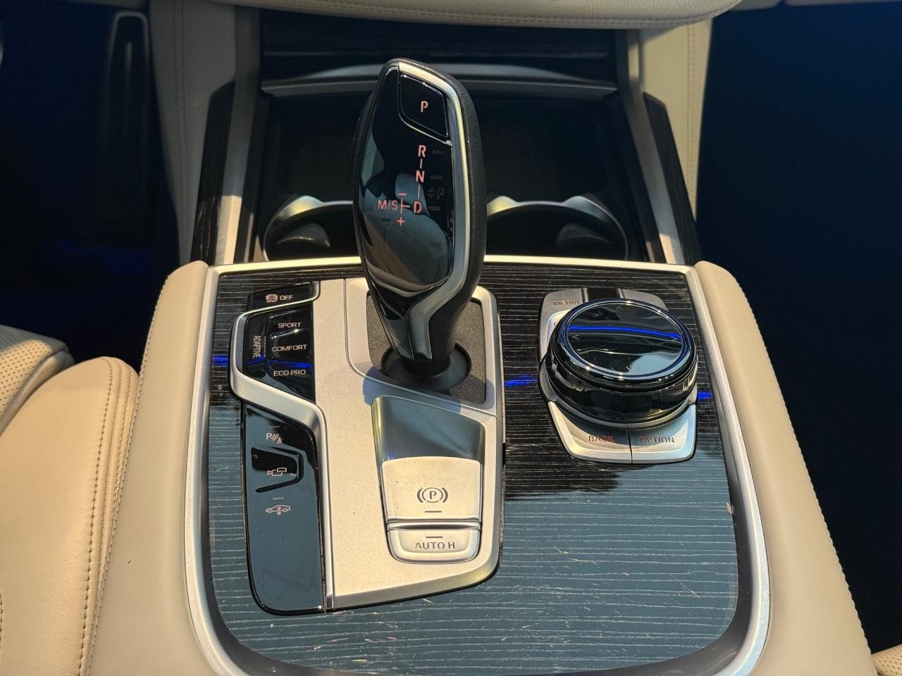 BMW 7 Series Vehicle Image 14