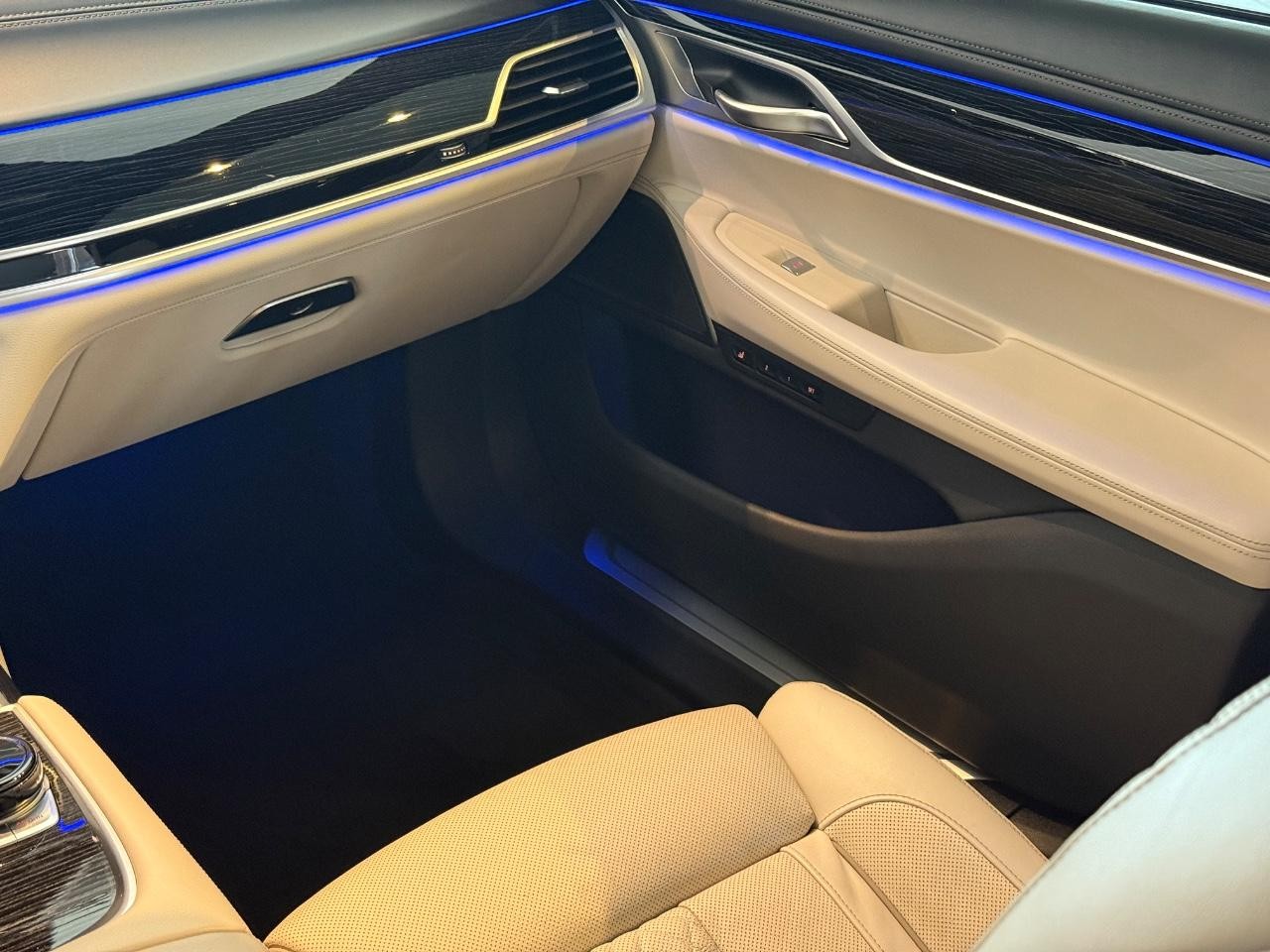 BMW 7 Series Vehicle Image 16