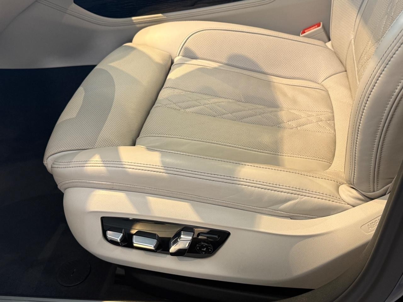 BMW 7 Series Vehicle Image 26