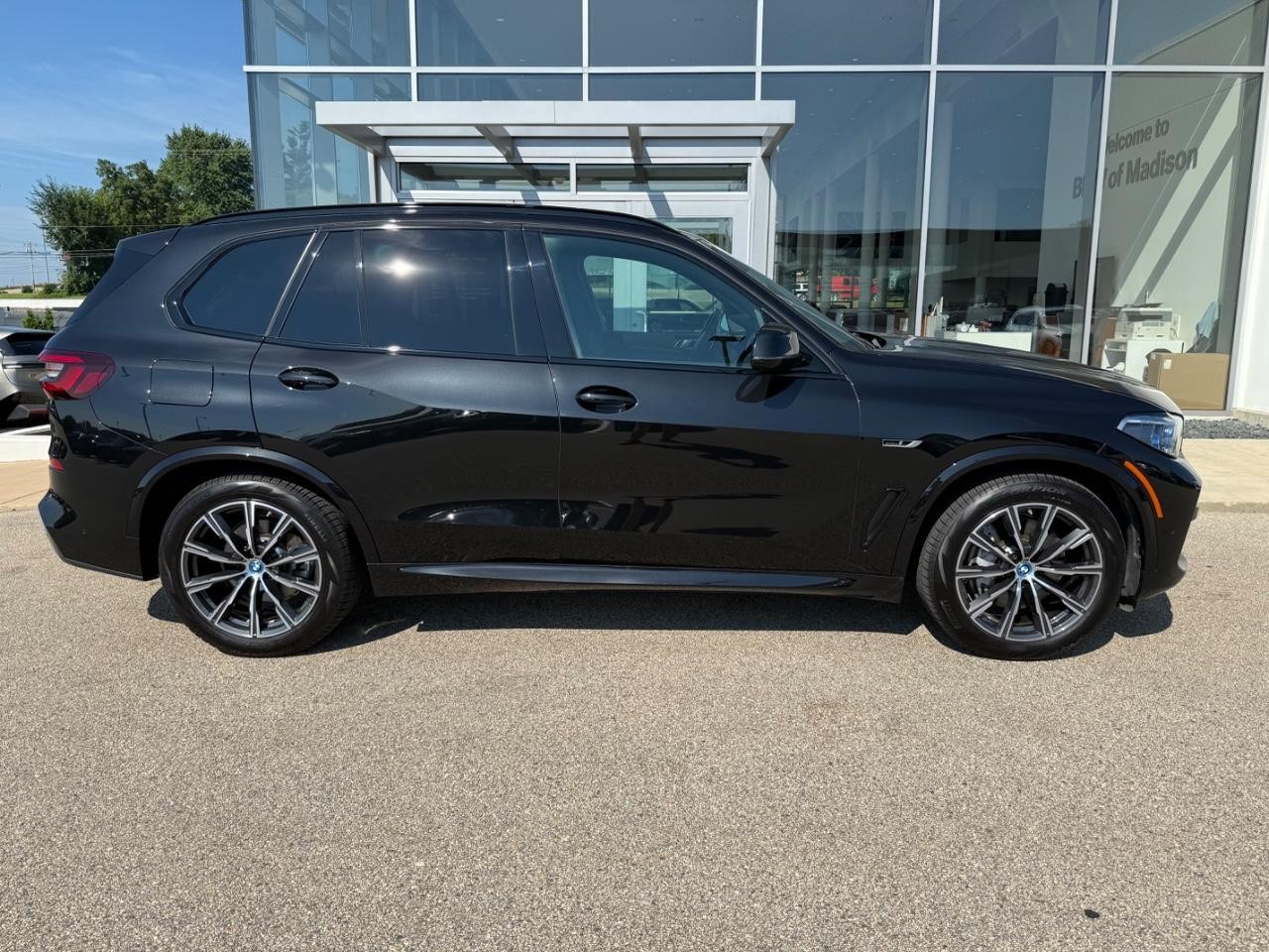 BMW X5 Vehicle Image 02