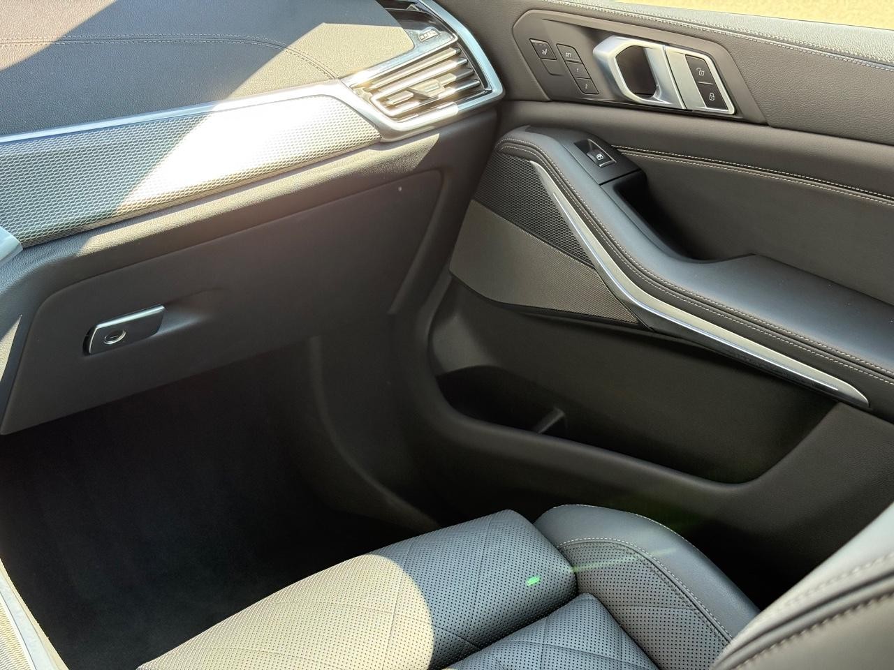 BMW X5 Vehicle Image 14