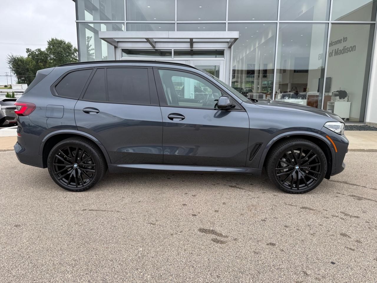 BMW X5 Vehicle Image 02