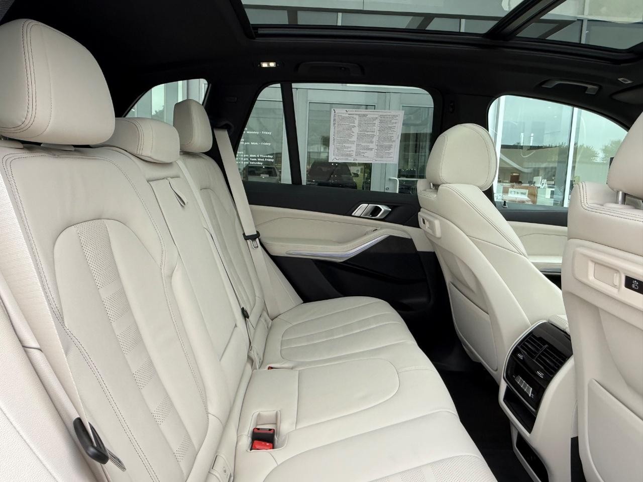 BMW X5 Vehicle Image 05