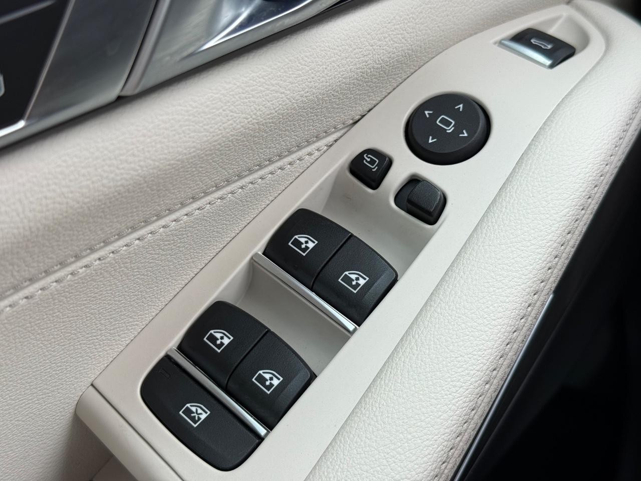 BMW X5 Vehicle Image 17