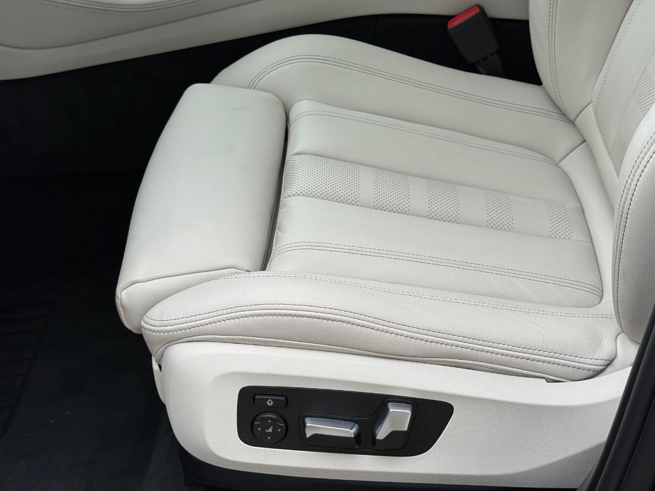 BMW X5 Vehicle Image 18