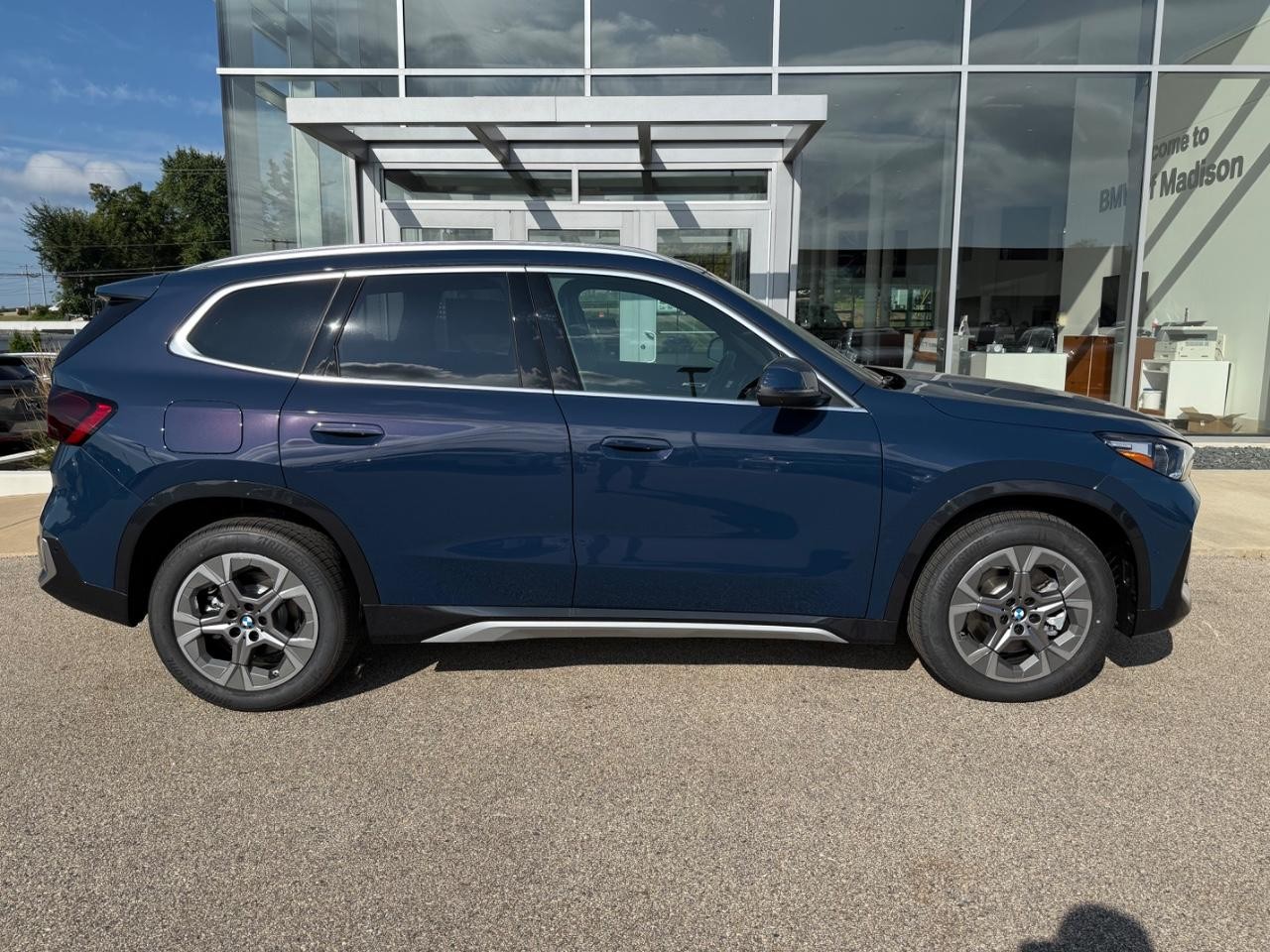 BMW X1 Vehicle Image 02