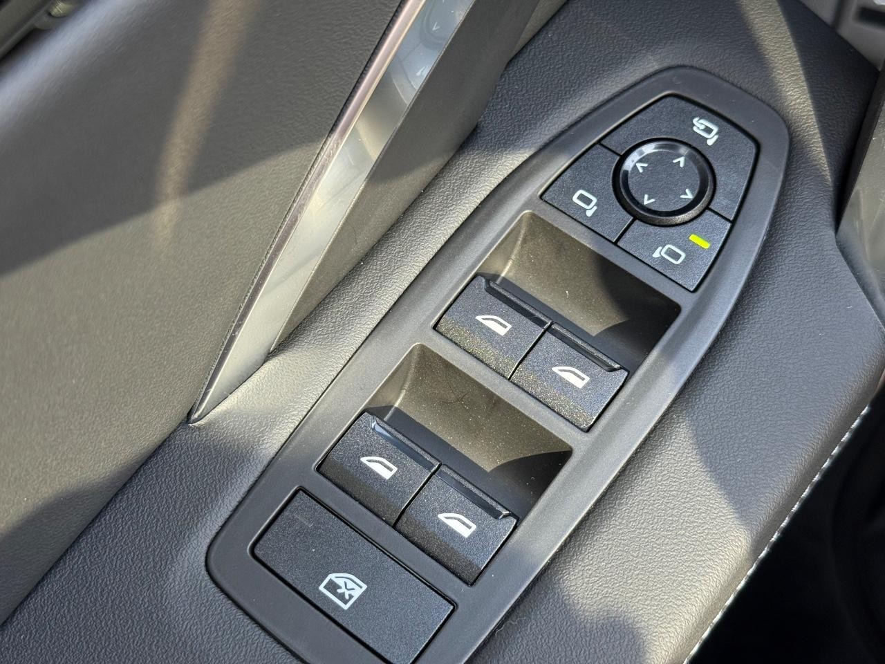 BMW X1 Vehicle Image 16