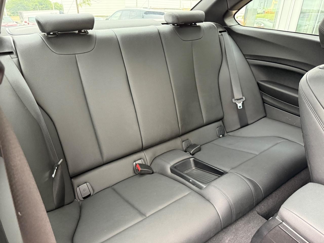 BMW 2 Series Vehicle Image 09