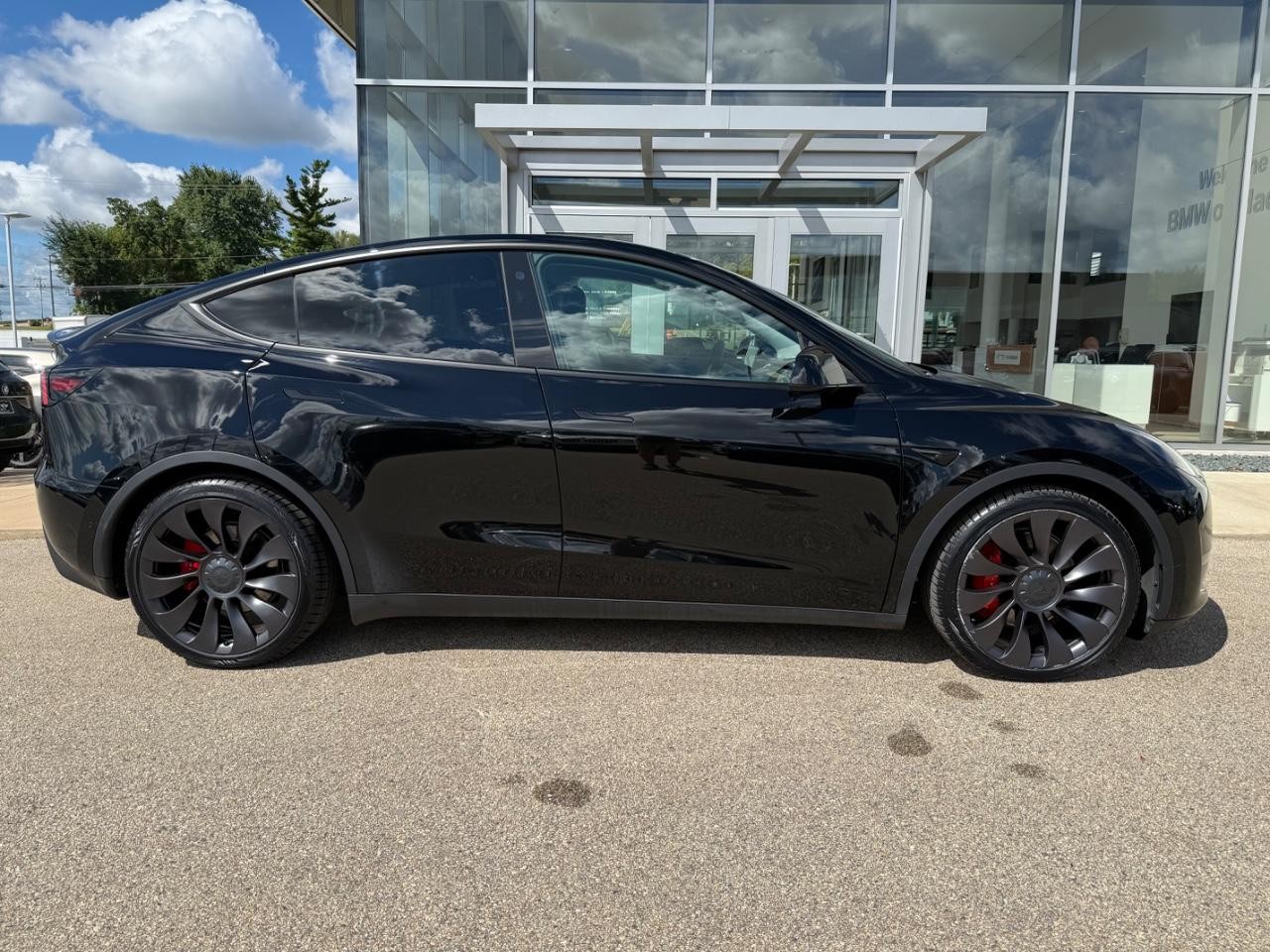 Tesla Model Y Vehicle Image 03
