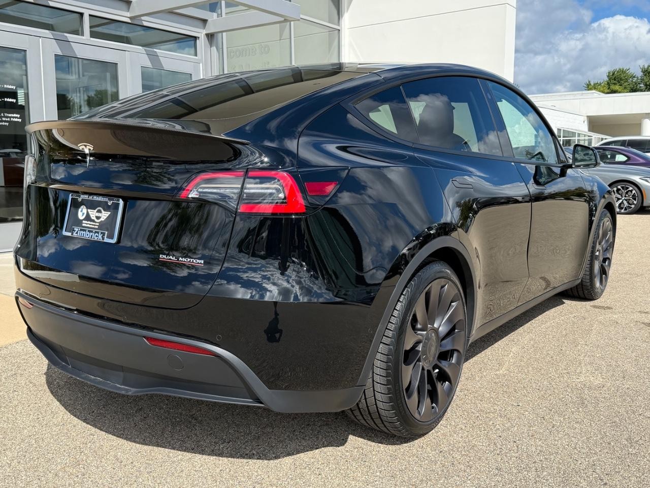 Tesla Model Y Vehicle Image 04