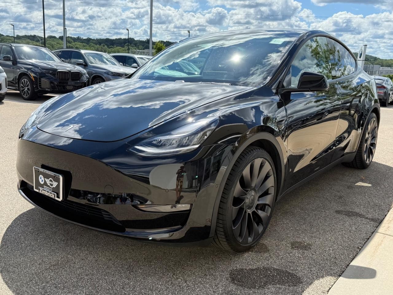 Tesla Model Y Vehicle Image 09