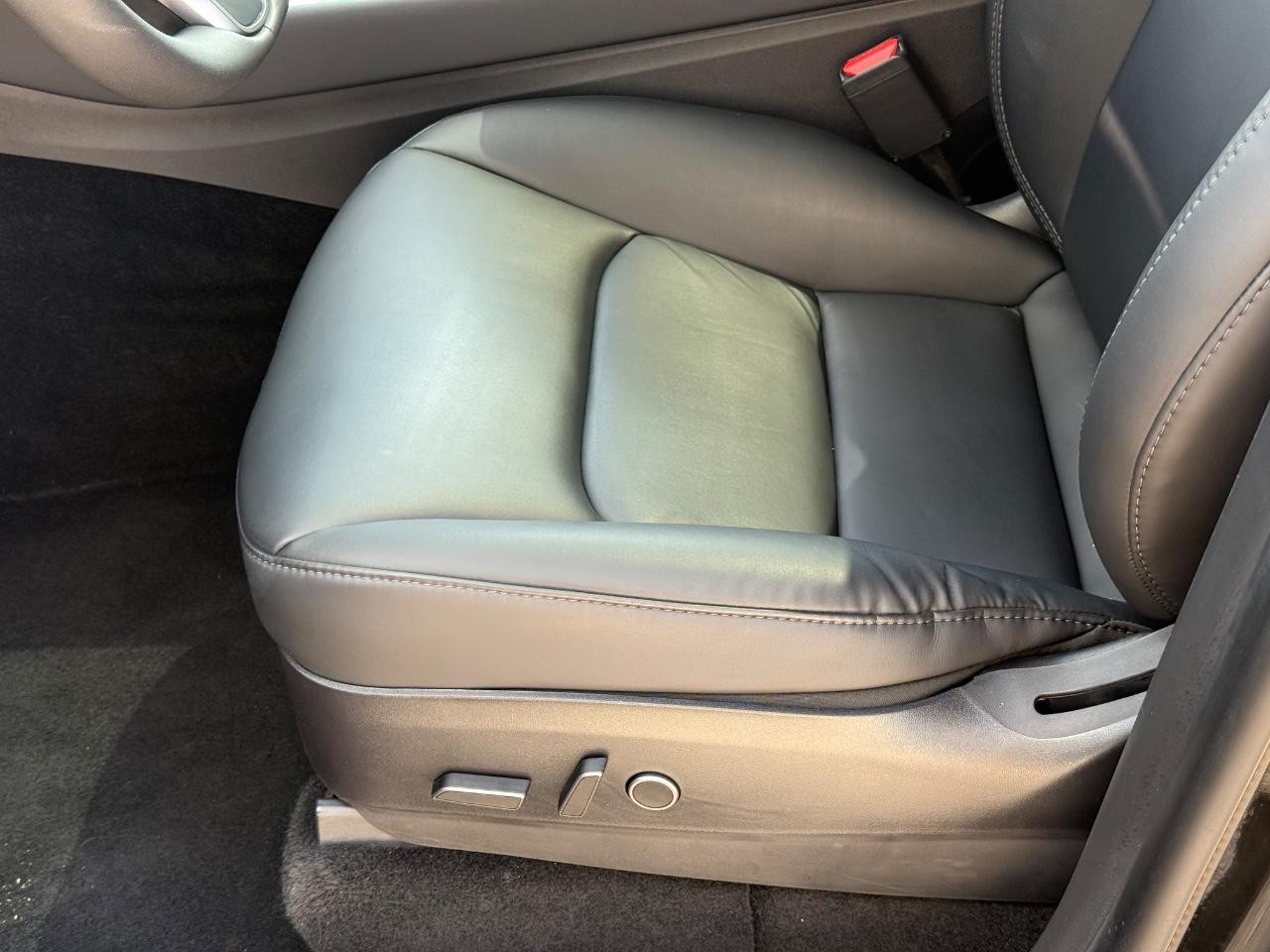 Tesla Model Y Vehicle Image 22