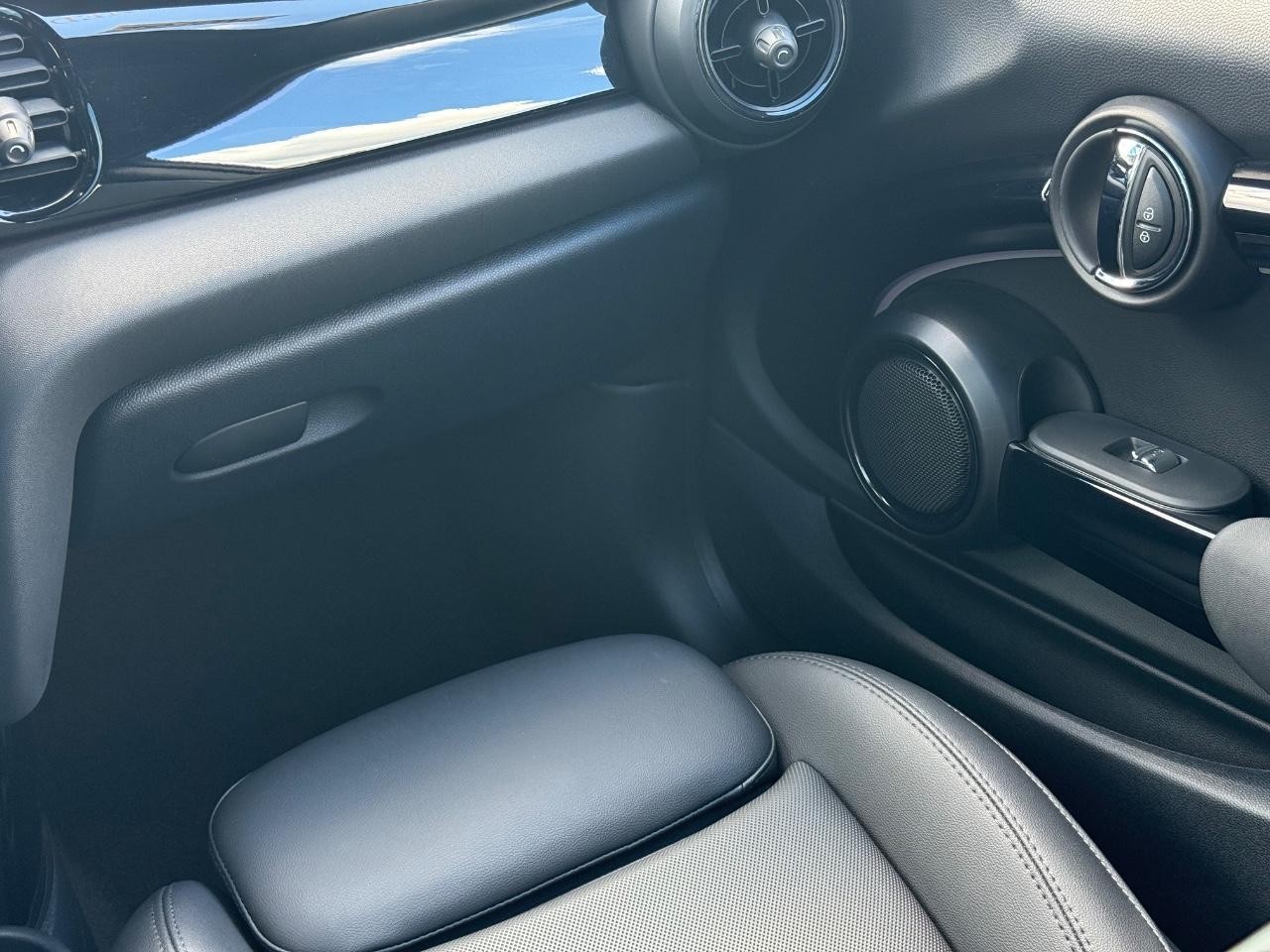 MINI Hardtop 2 Door Vehicle Image 14