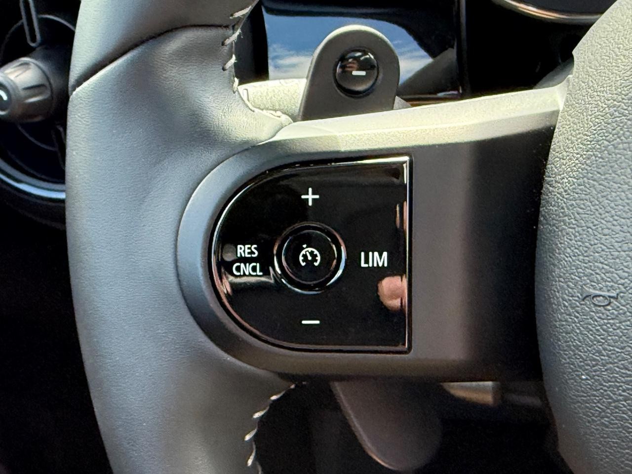 MINI Hardtop 2 Door Vehicle Image 15