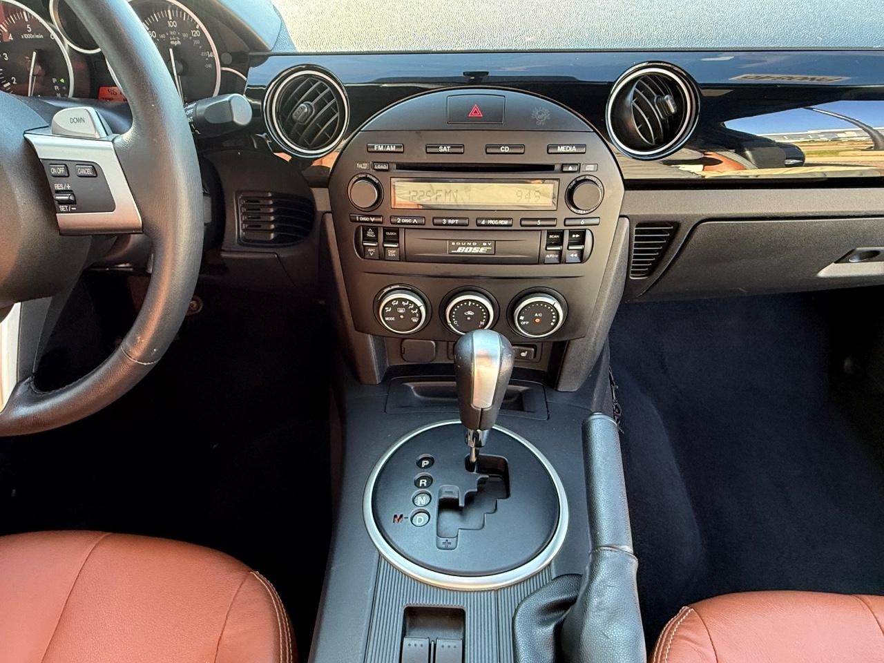 Mazda MX-5 Miata Vehicle Image 11