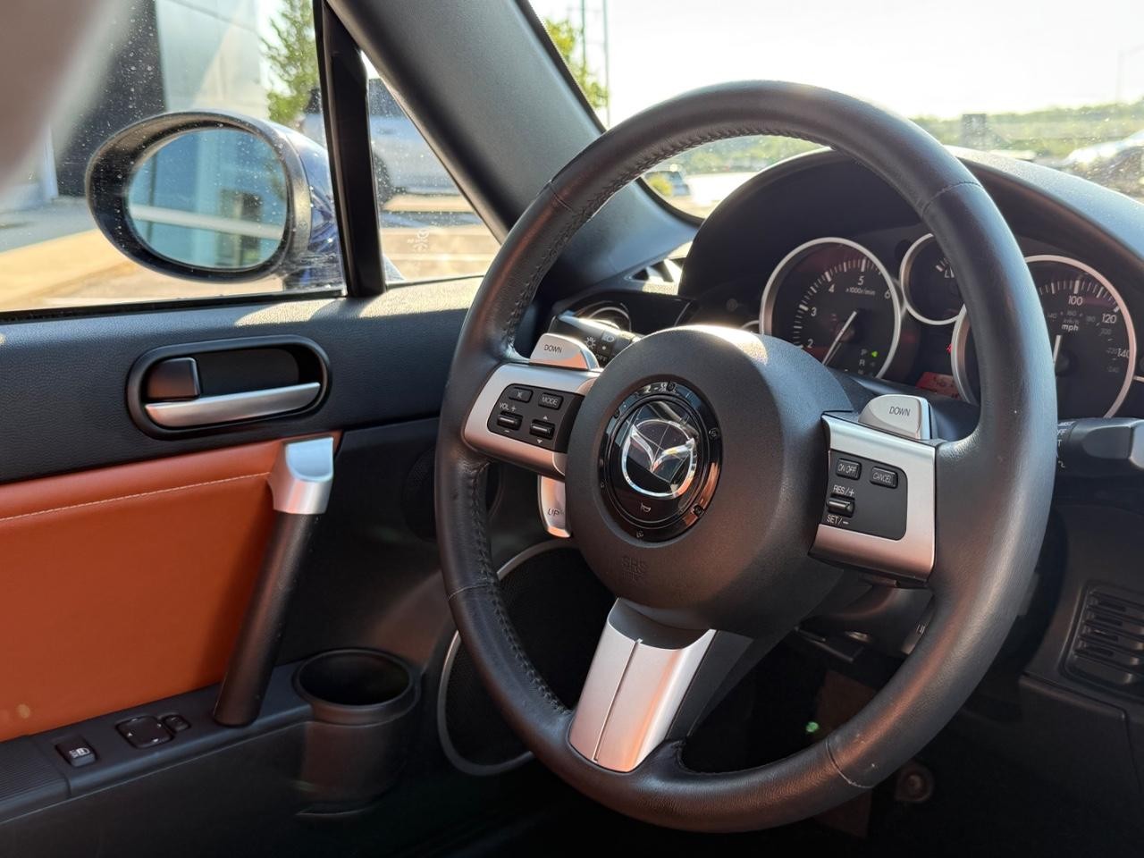 Mazda MX-5 Miata Vehicle Image 14