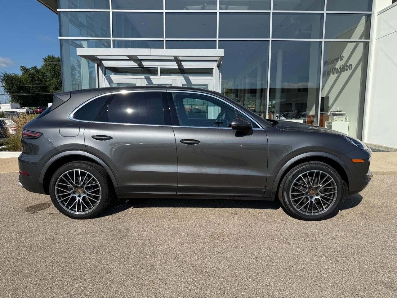Porsche Cayenne Vehicle Image 03