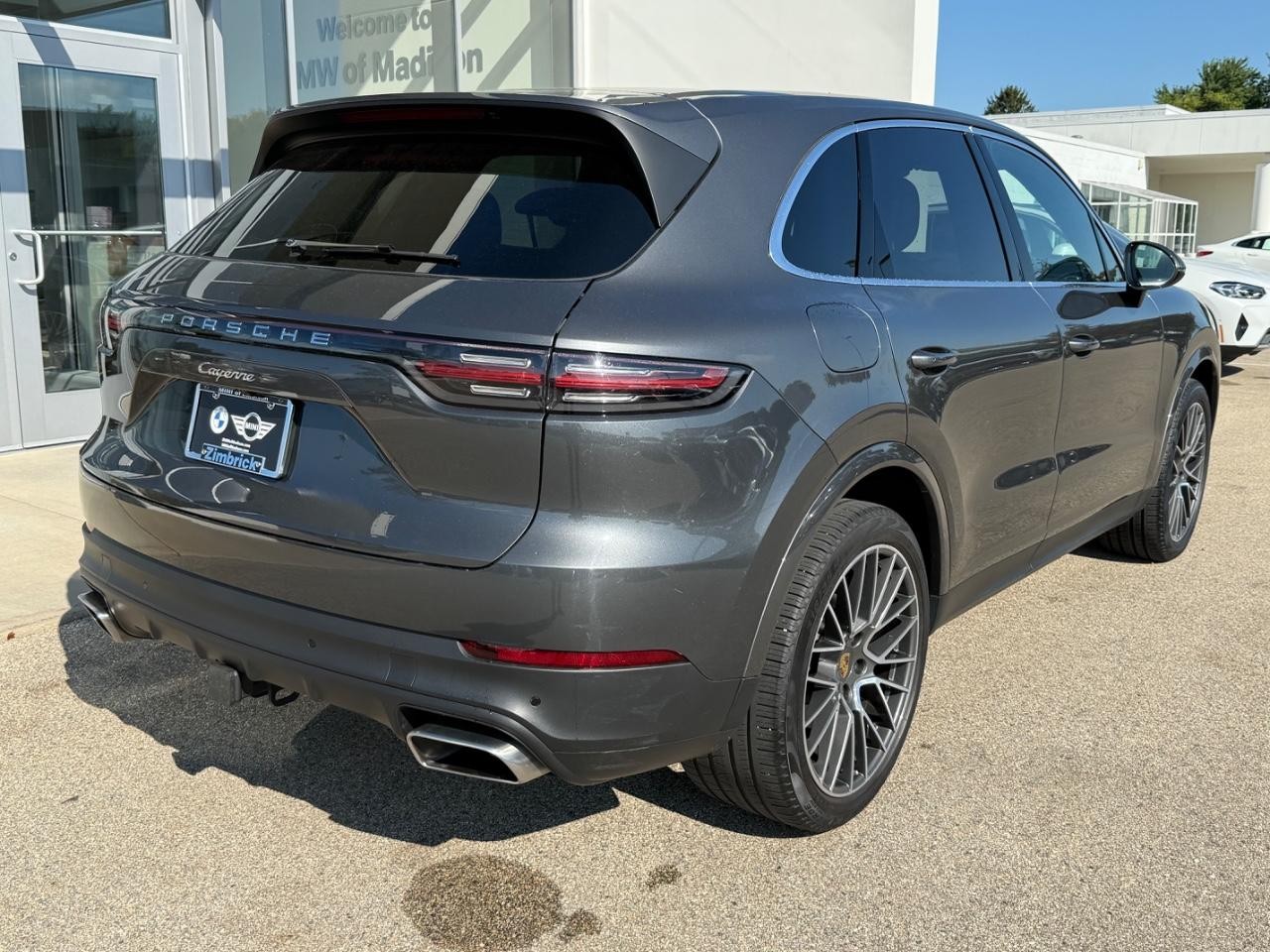 Porsche Cayenne Vehicle Image 04
