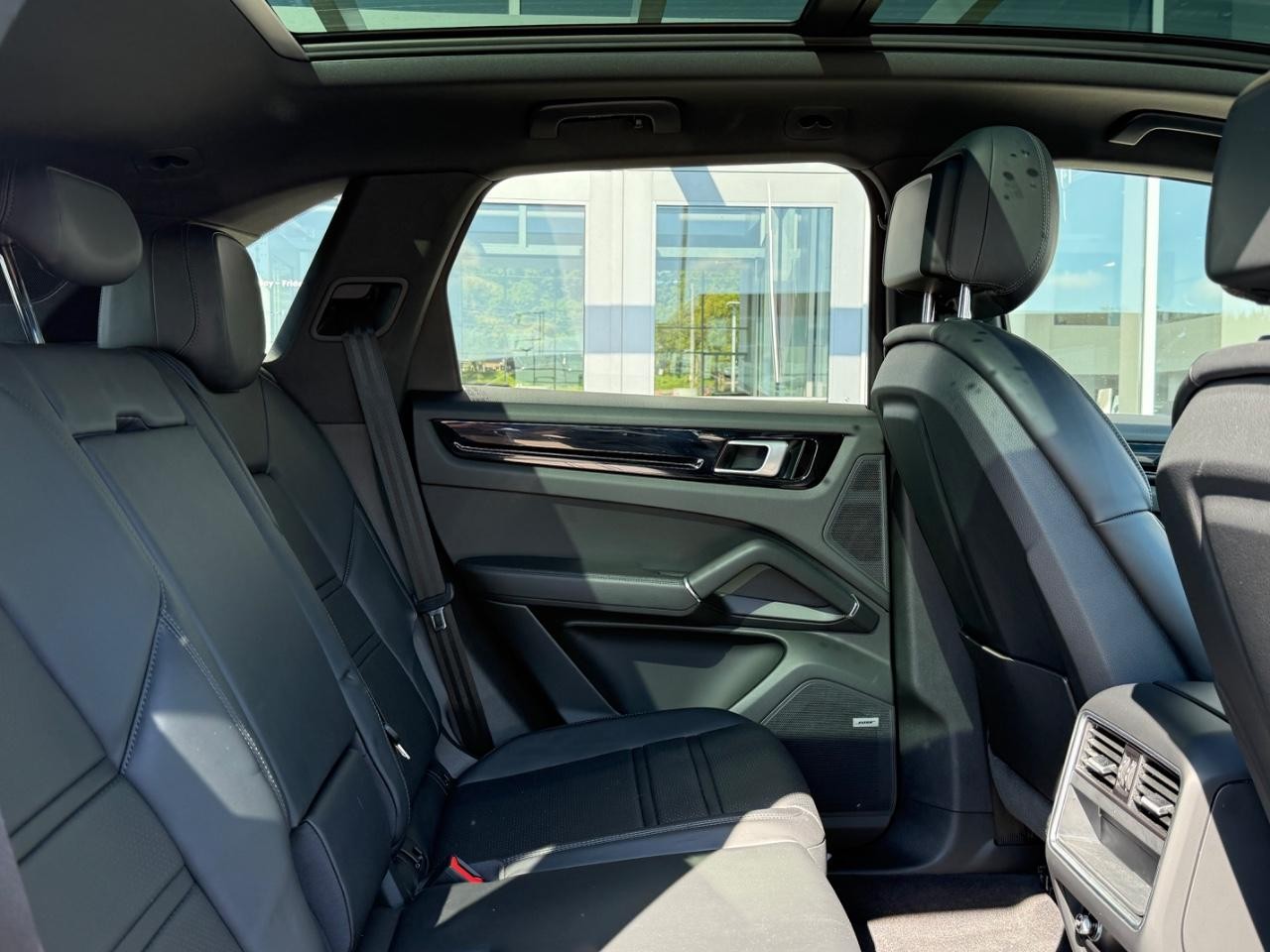Porsche Cayenne Vehicle Image 11