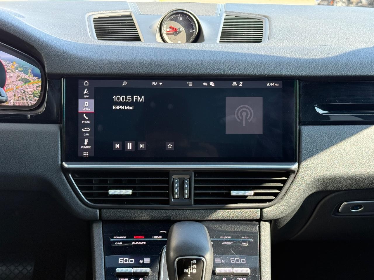 Porsche Cayenne Vehicle Image 13