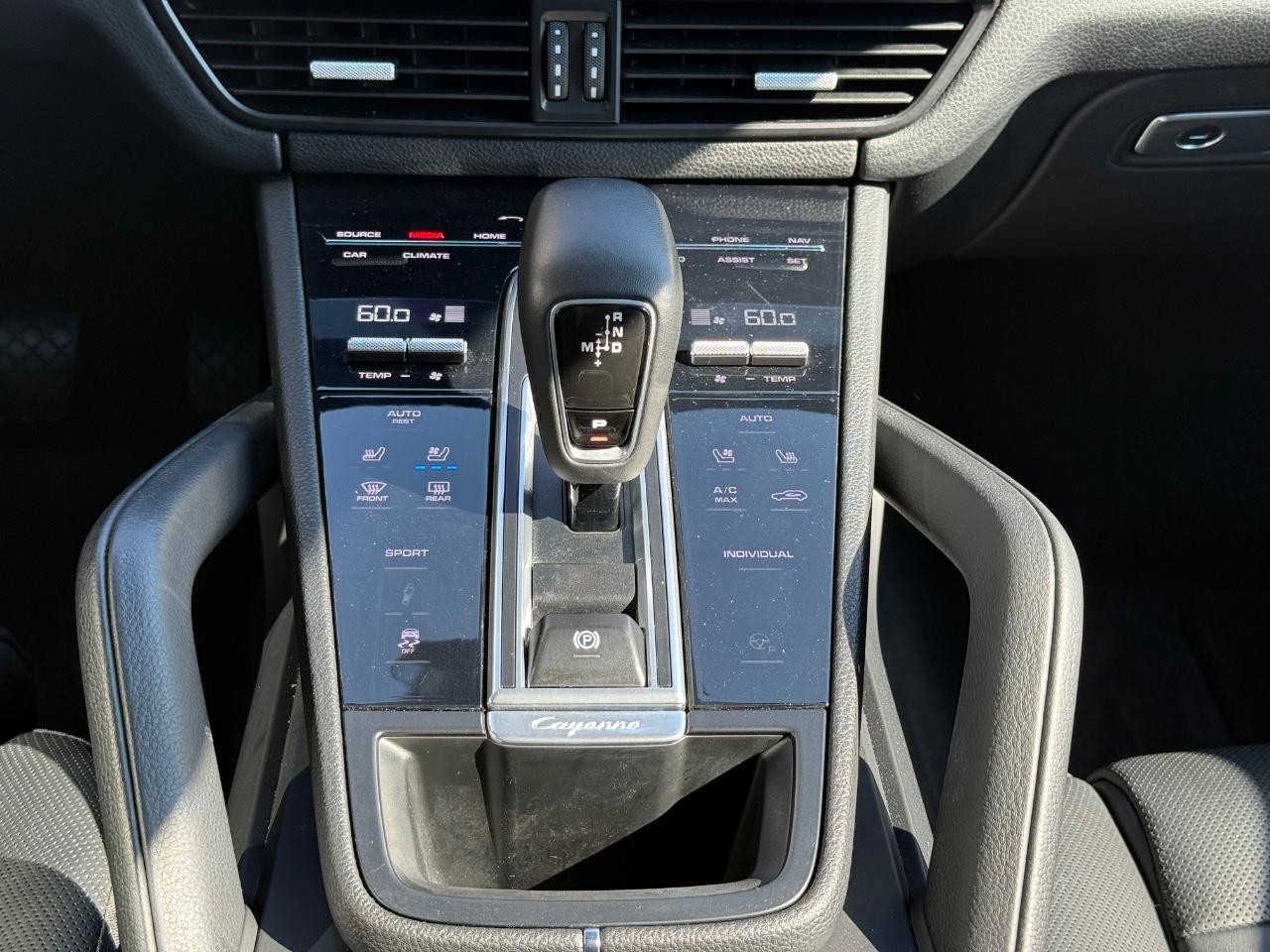 Porsche Cayenne Vehicle Image 14