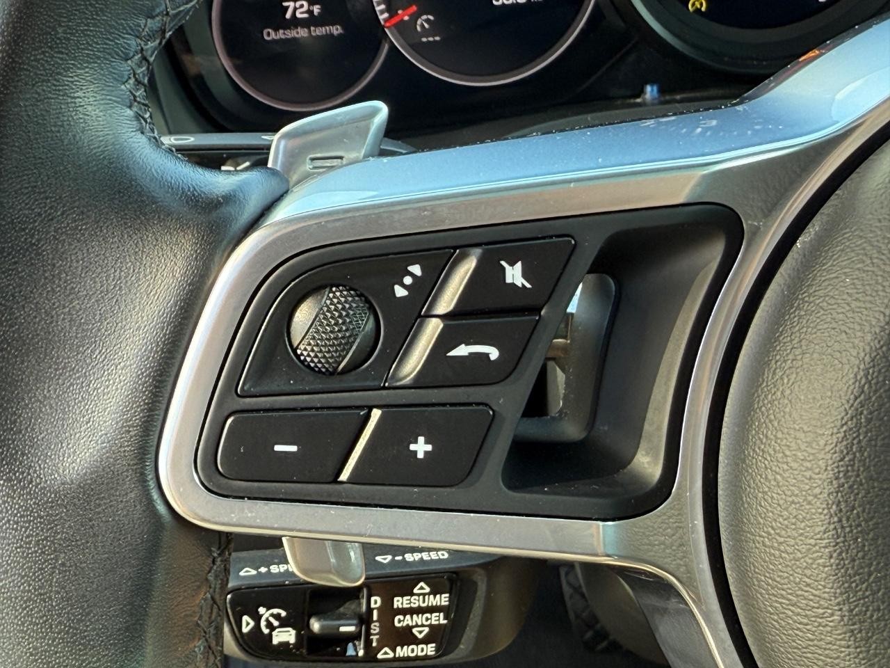 Porsche Cayenne Vehicle Image 18