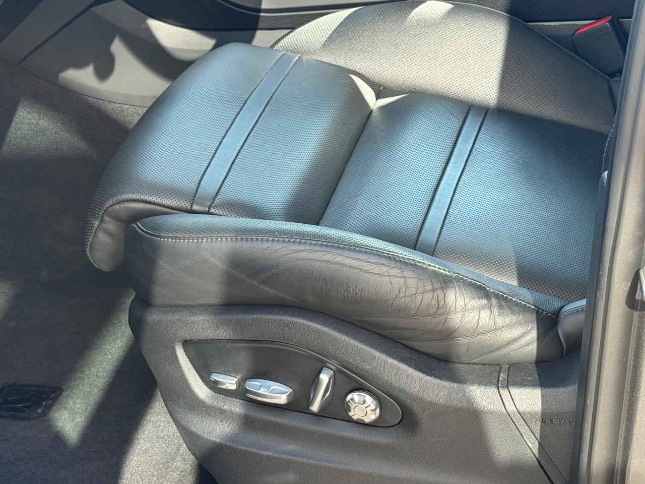 Porsche Cayenne Vehicle Image 24