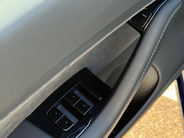 Tesla Model 3 Vehicle Image 19
