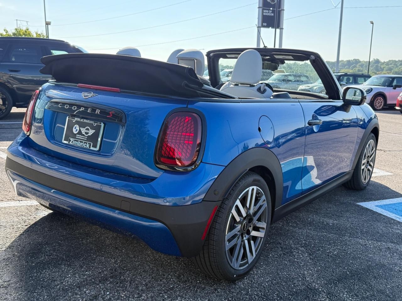 MINI Convertible Vehicle Image 03