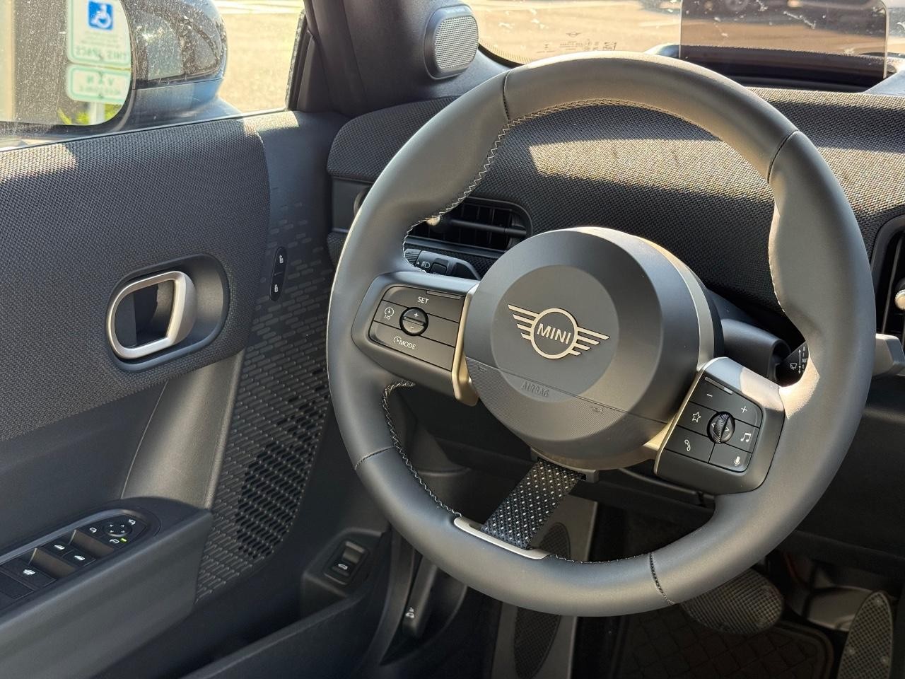 MINI Convertible Vehicle Image 10