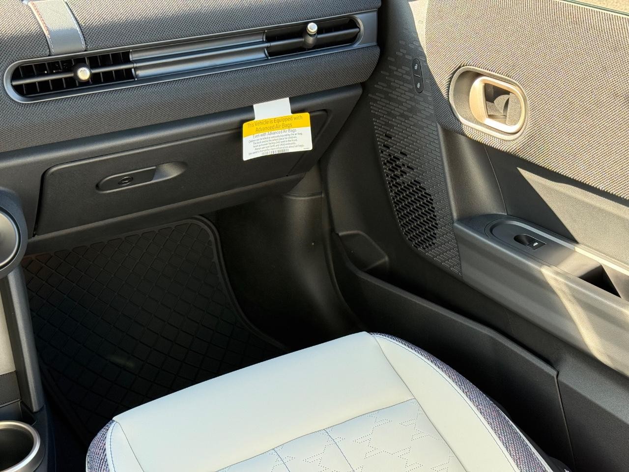MINI Convertible Vehicle Image 11