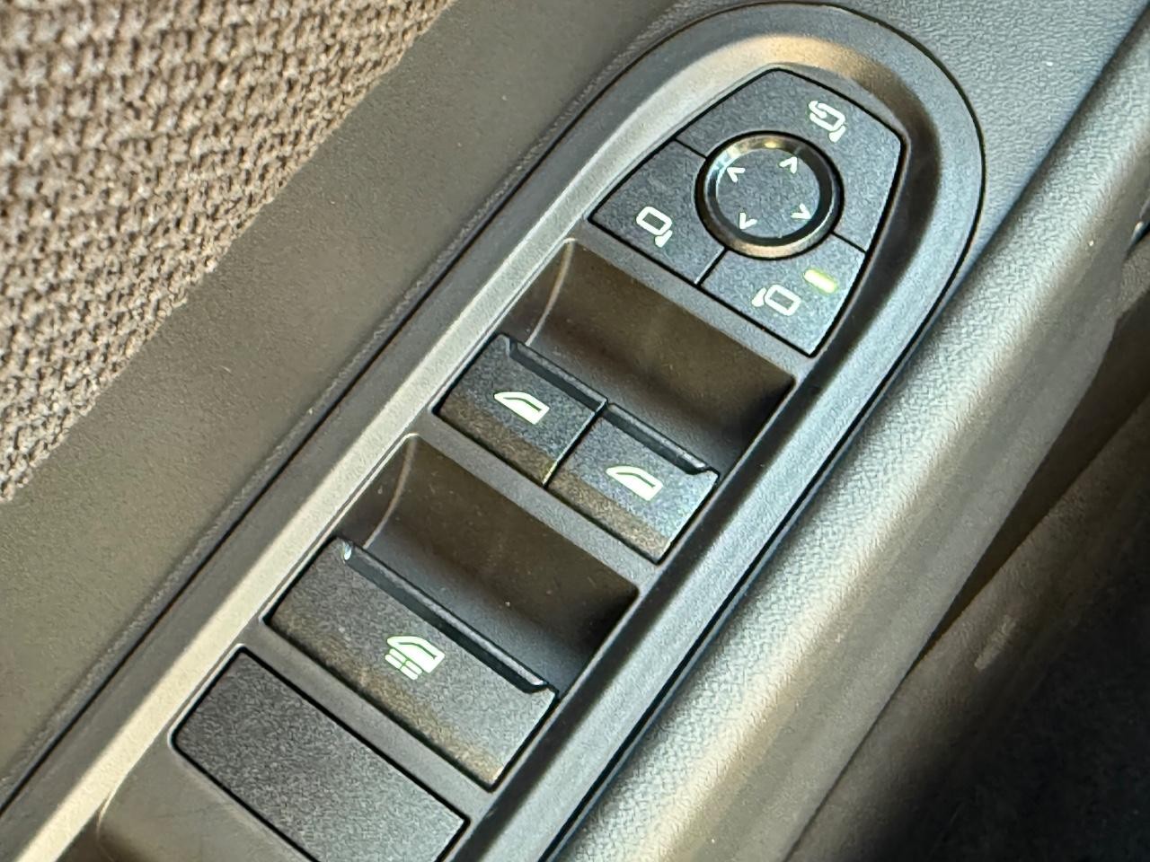 MINI Convertible Vehicle Image 16