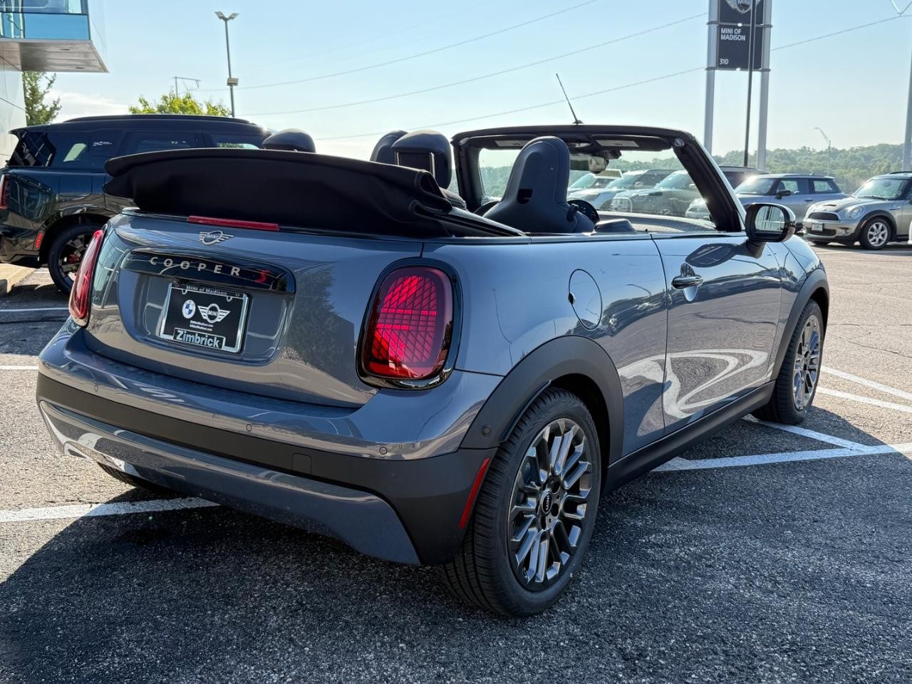 MINI Convertible Vehicle Image 03