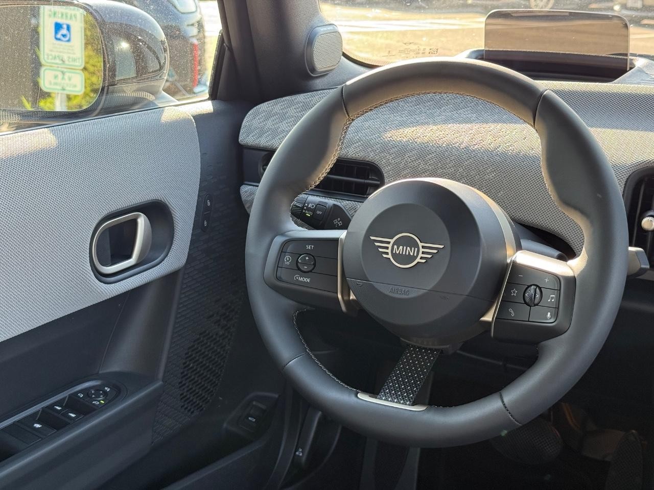 MINI Convertible Vehicle Image 10