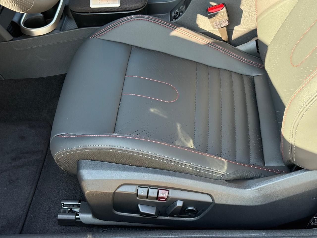 MINI Convertible Vehicle Image 17