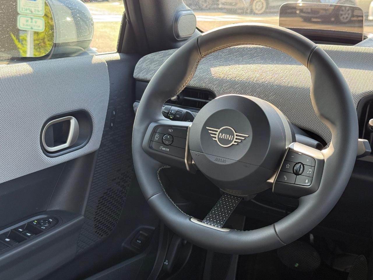 MINI Convertible Vehicle Image 10