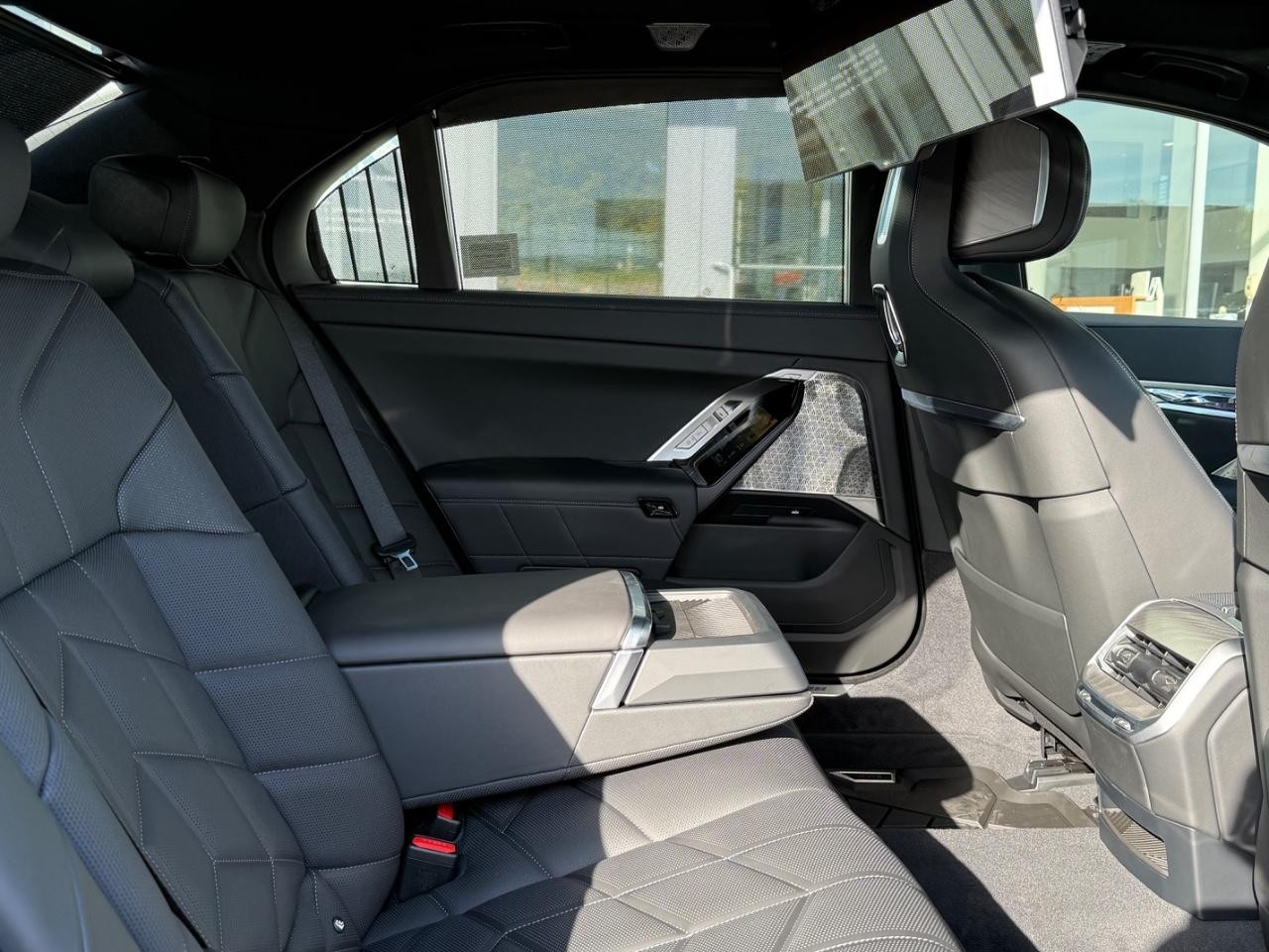 BMW 7 Series Vehicle Image 05