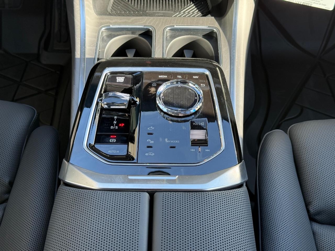 BMW 7 Series Vehicle Image 12