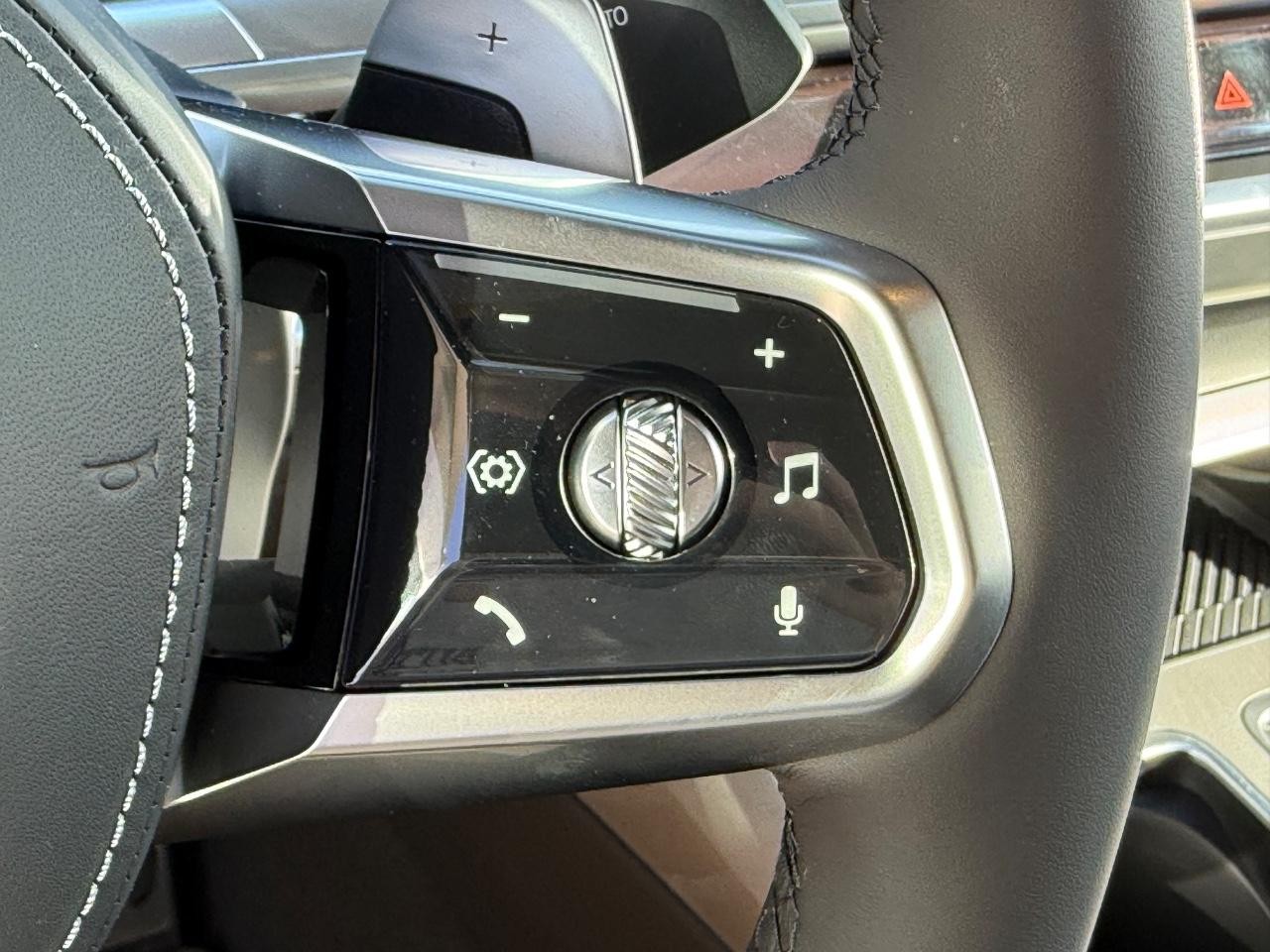 BMW 7 Series Vehicle Image 15