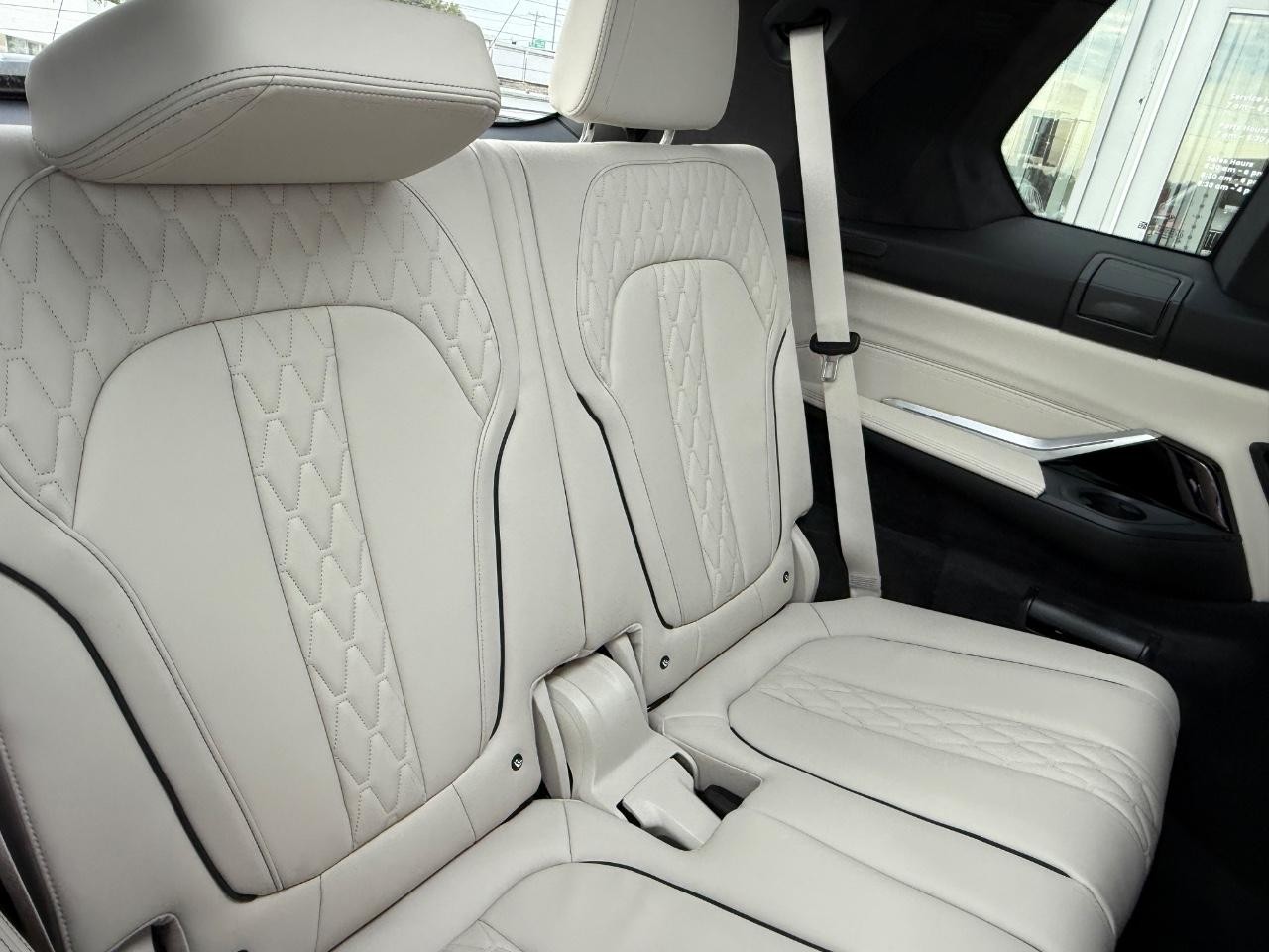BMW X7 Vehicle Image 05