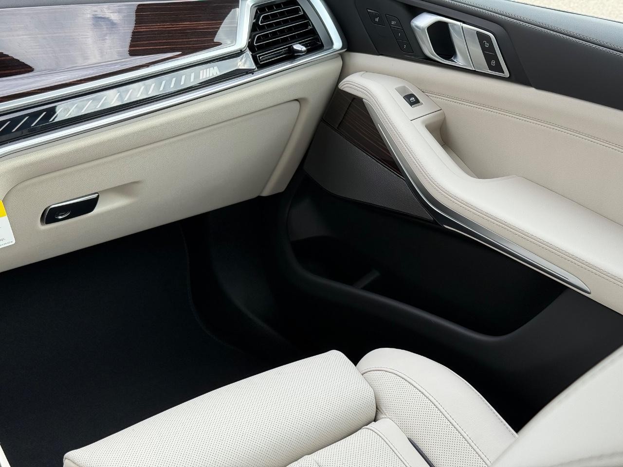 BMW X7 Vehicle Image 11