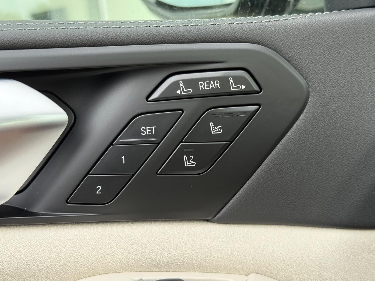 BMW X7 Vehicle Image 12