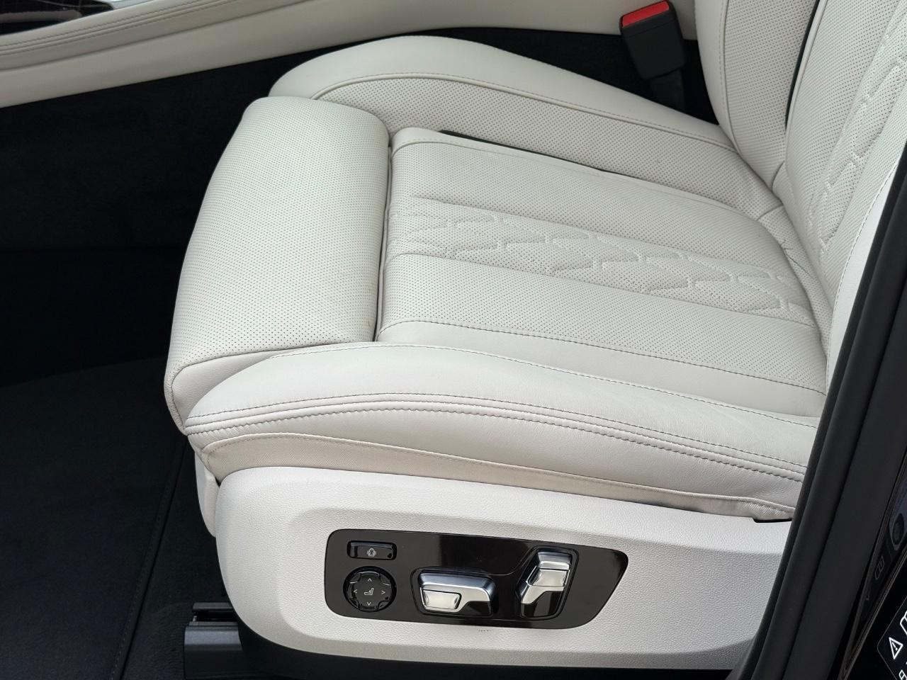 BMW X7 Vehicle Image 19