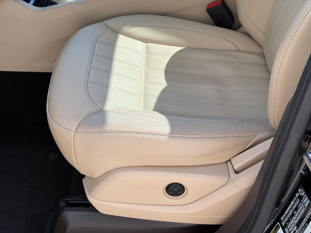 Mercedes-Benz GLE Vehicle Image 23