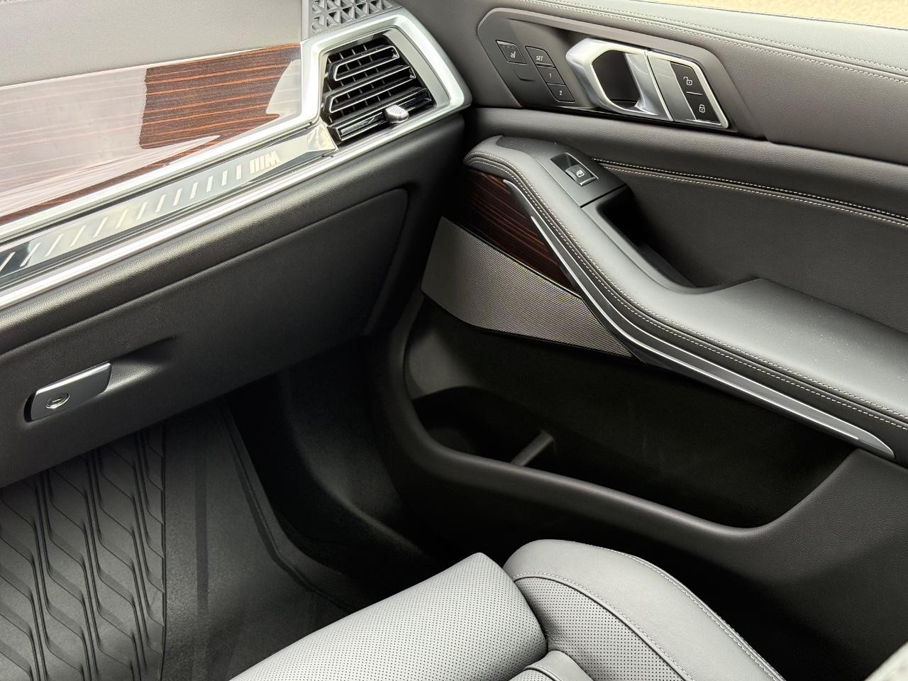 BMW X7 Vehicle Image 10